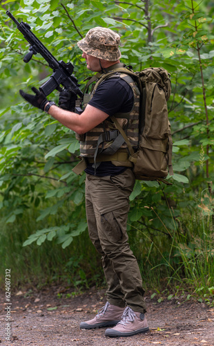 Obraz na płótnie Reloading automatic weapons w salonie