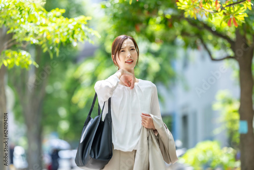 Quadro su tela 暑がる女性