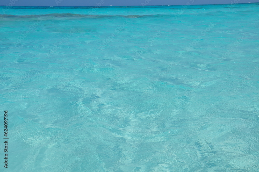 Magische Türkis: Die atemberaubende Nahaufnahme des türkisen Wassers der Bahamas