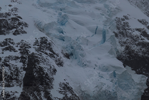 Sailing the Lemaire Chanel Antartic Peninsula