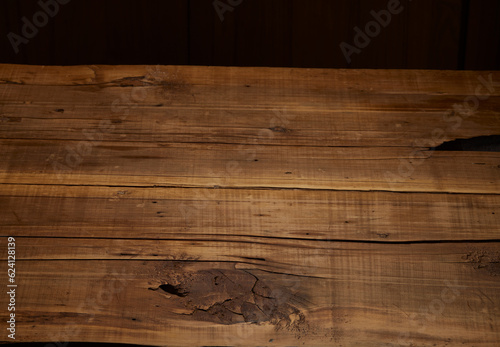 Mesa de madera oscura con fondo oscuro photo