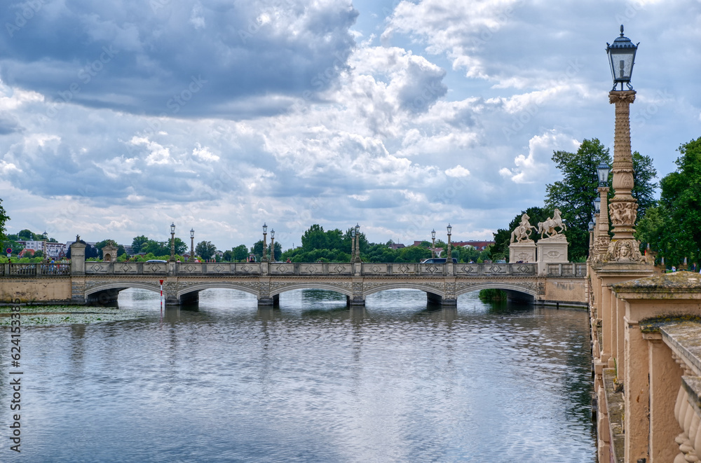 Brücke des historischen Schlosses in Schwerin