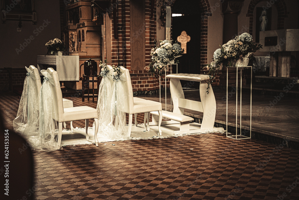 Dekoracje ślubne w kościele - obrazy, fototapety, plakaty 