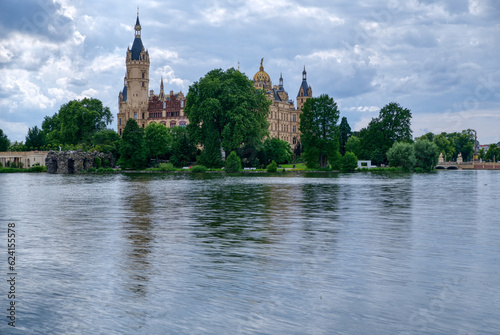 Blick auf das schöne historische Schloss in Schwerin