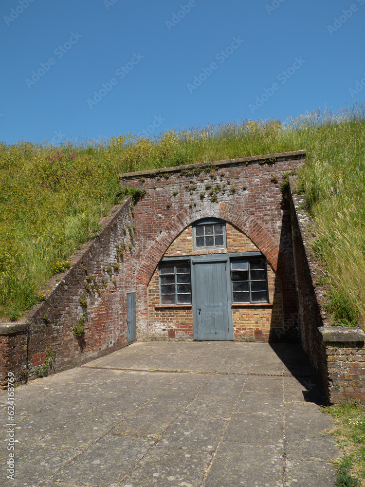 Entrada a los túneles del Castillo de Dover, condado de Kent, Reino Unido Entrada a los túneles del Castillo de Dover, condado de Kent, Reino Unido