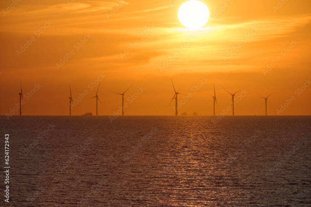 Obraz premium Wind farm on the North Sea off the coast of The Hague during sunset
