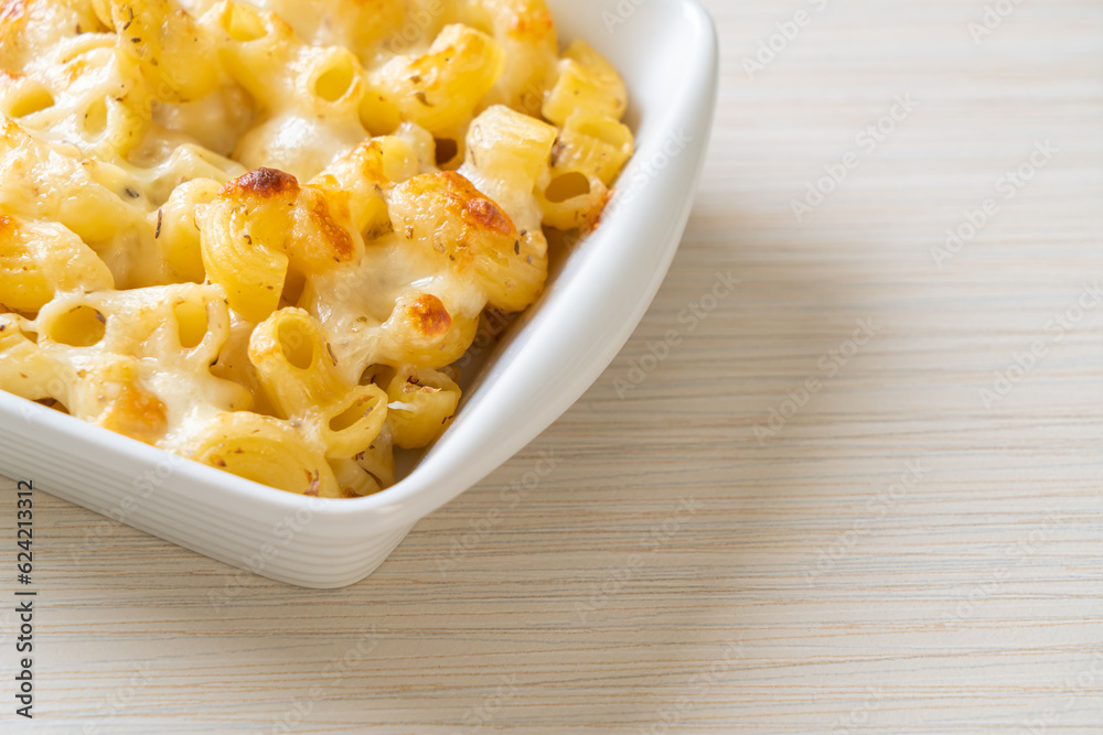 American mac and cheese, macaroni pasta in cheesy sauce