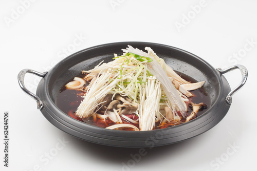 A dish made by boiling seasoned beef with vegetables and mushrooms and pouring plenty of broth. photo