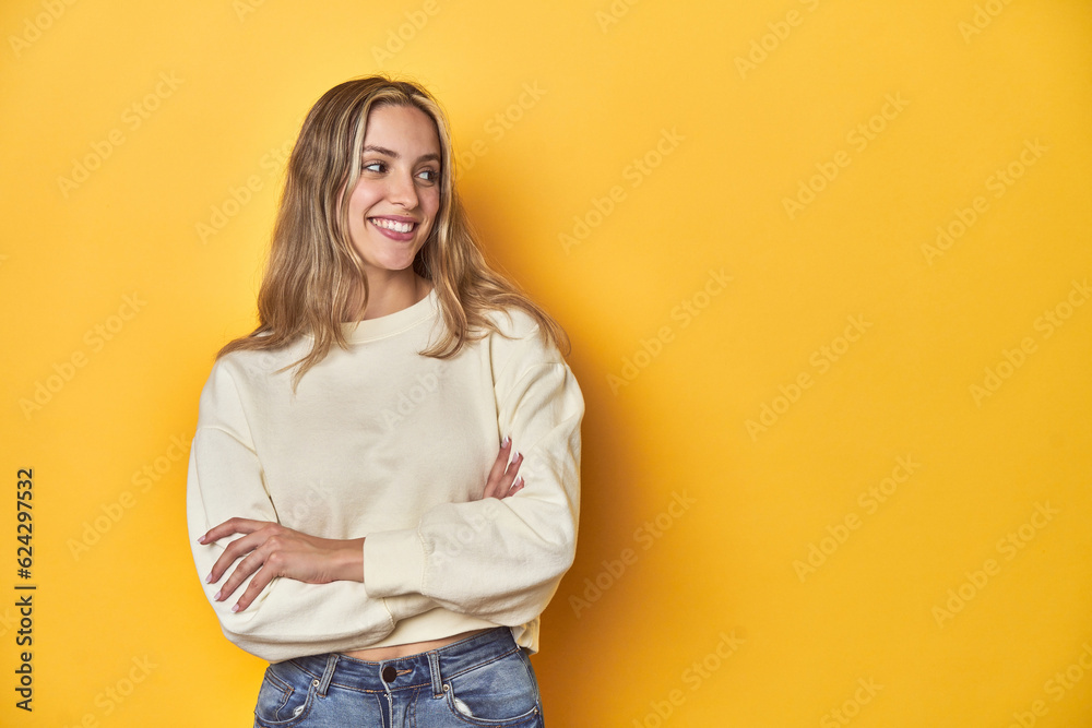 Yellow and white sweatshirt hotsell