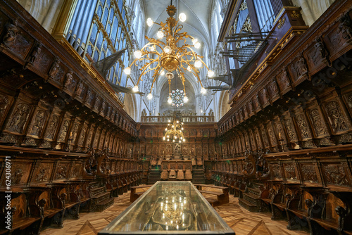 фотографія Carved choir with wooden parquet and seats in the cathedral of santa maria de bu