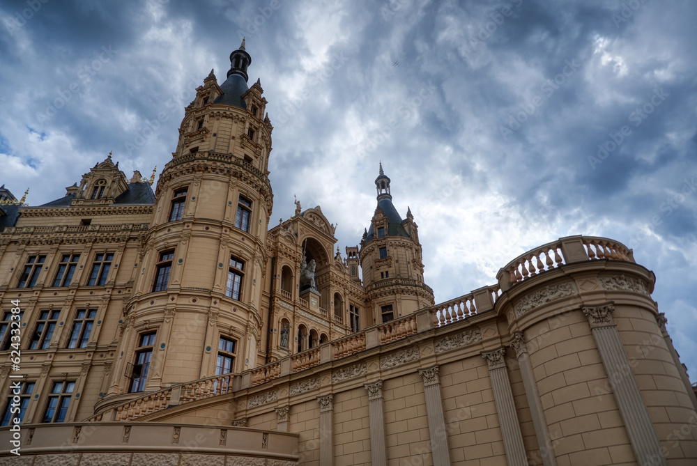 Türme am historischen Schloss in Schwerin