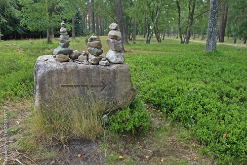 Wegweiser in der Lüneburger Heide bei Egestorf mit Steintürmen photo