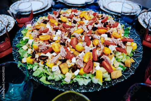  salad with tuna and vegetable