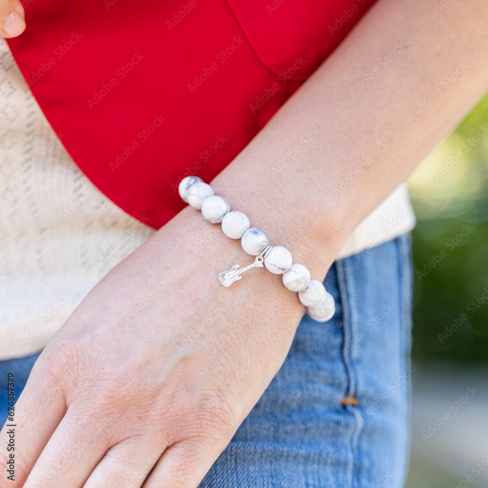 Gemstone beaded bracelet. Energy crystals, healing stone jewelry. Handmade accessories.
Howlite, silver.