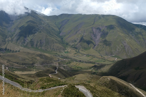Panorama andin avec chemin inca traditionnel 