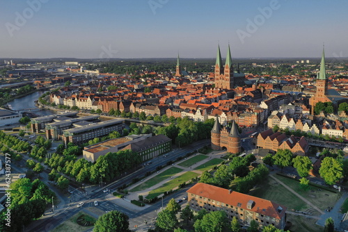 Deutschland, Schleswig-Holstein, Hansestadt Lübeck. Altstadt aus der Luft. photo