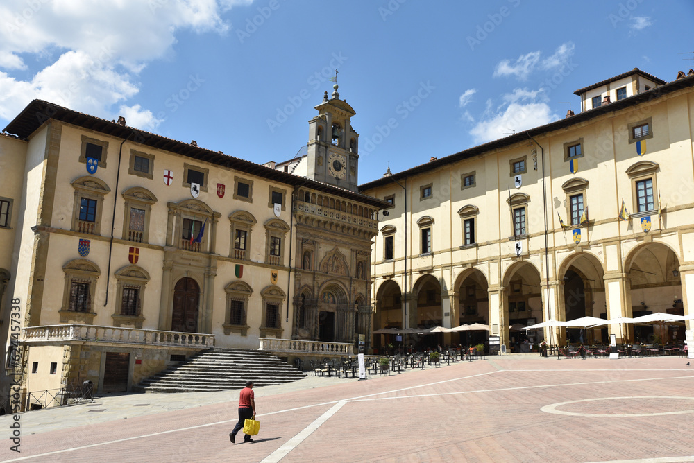  A midi sur la Piazza grande d'Arezzo. Italie
