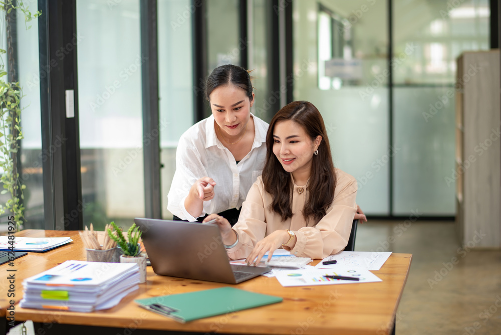 Obraz premium Two colleague businesswoman are meeting online, marketing plan, business plan, checking statistics and accounting.