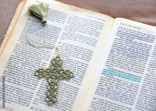 Φωτογραφία Cross Covers Pages of Bible