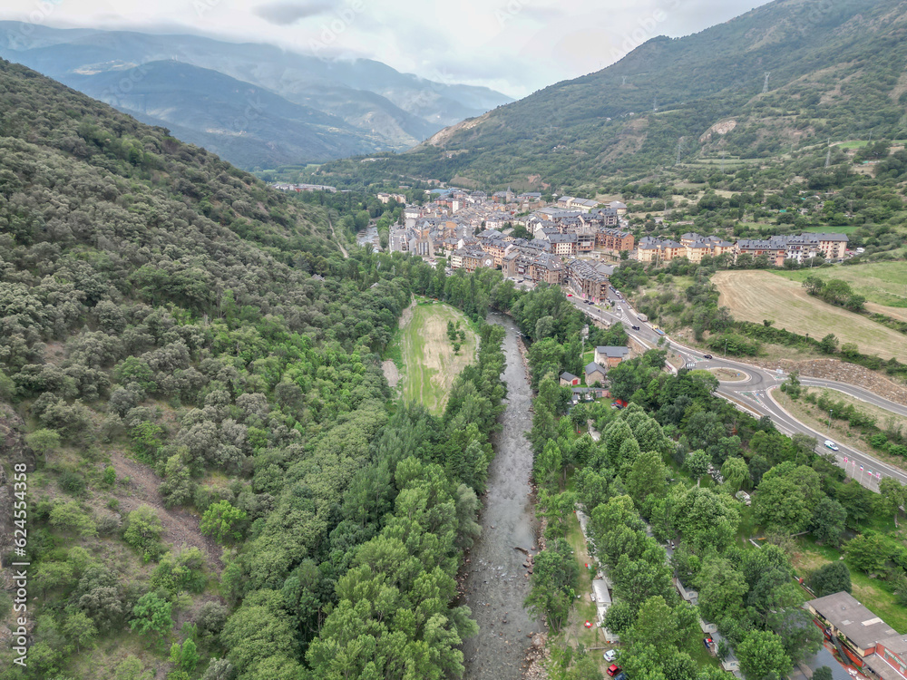 Sort, Noguera Pallaresa  , Cataluña, Vista Aérea de Sort