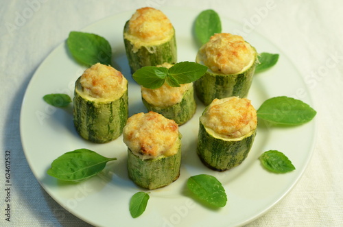 Stuffed Zucchini Rolls - A simple, tasty and colorful recipe that values ​​the mild flavor of zucchini!
Photo from our YouTube channel Dicas e Receitas do Ganesha Orgânico photo