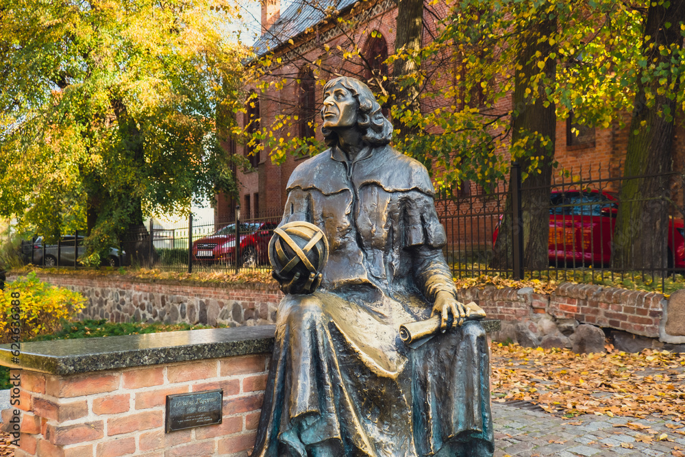 Φωτογραφία Olsztyn Poland - October 2022 Planet in hand of Nicolaus Copernicus statue near his famous castle