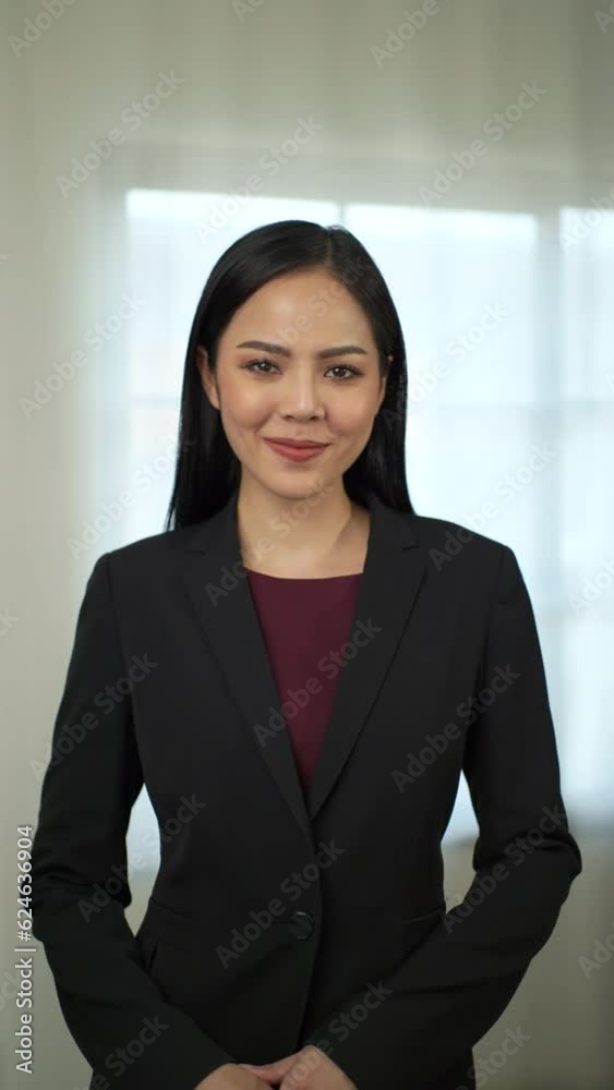 Vertical shots portrait of beautiful attractive business woman wearing black suit smiling and happy by mobile video call chat application or social media. Webcam view, vertical video concept.
Vertical shots portrait of beautiful attractive business woman wearing black suit smiling and happy by mobile video call chat application or social media. Webcam view, vertical video concept.
