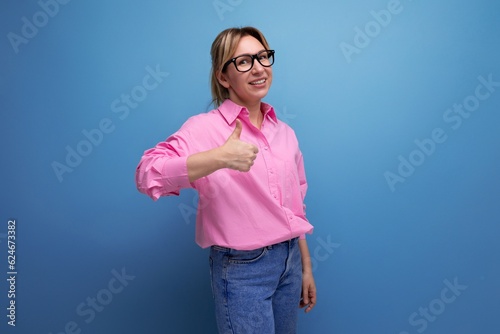 фотографія 30 year old pretty caucasian blond leader careerist woman with ponytail and glas