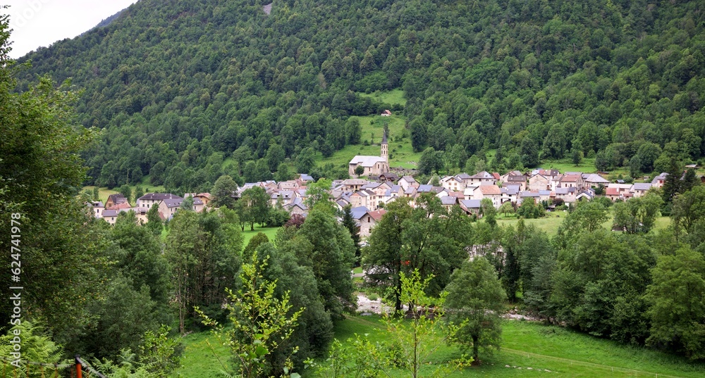 Aulus les bains village d'Ariège en été