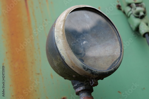 Scheinwerfer einer alten Lokomotive