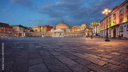 Obraz na płótnie Naples, Italy. Cityscape image of Naples, Italy with the view of large public town square Piazza del Plebiscito at night. w salonie