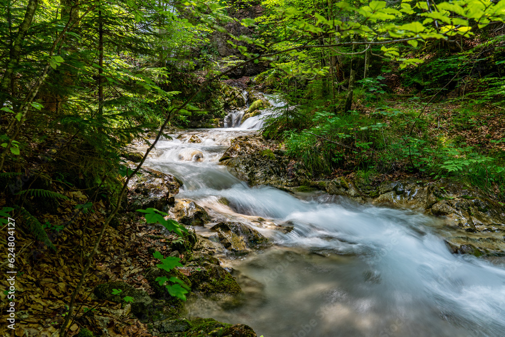 Sommer an den Kesselbach Wasserfällen