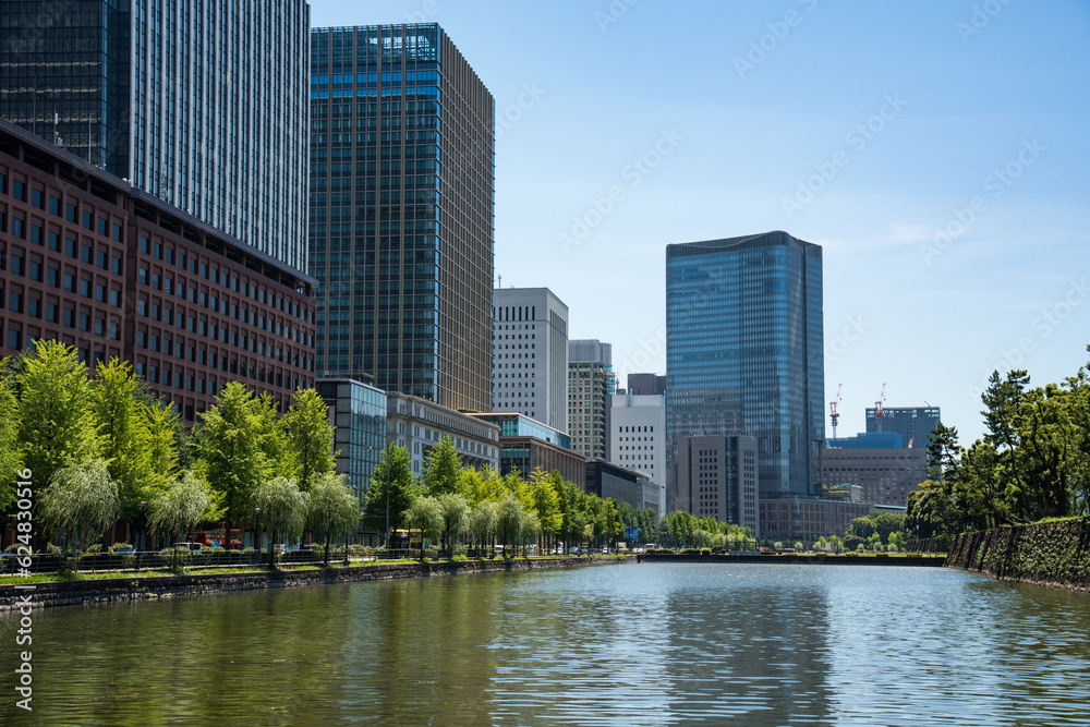 池とビル群 池とビル群