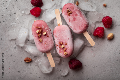 mini glaces esquimaux fait maison fraise framboise photo