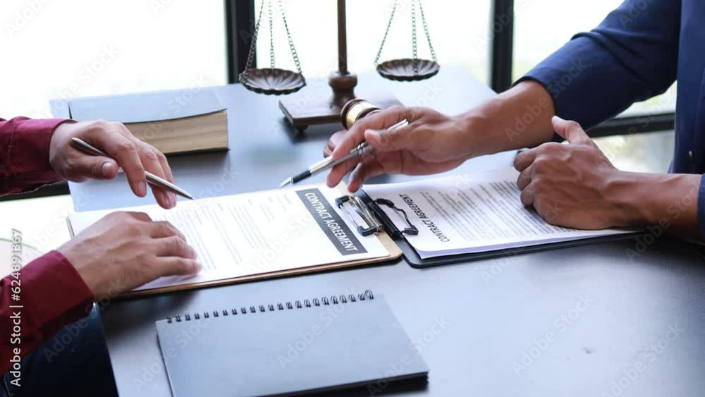 Attorneys or lawyers are advising clients in defamation cases, they are collecting evidence to bring charges against the parties for damages. The concept of defamation case counseling.