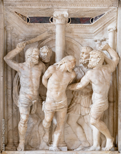 Фотография NAPLES, ITALY - APRIL 21, 2023: The marble sculptural group Flagellation in the church Chiesa di Sant'Anna dei Lombardi by Antonio Rossellino ( 1475)