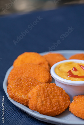 Nuggets con Queso y Catsup