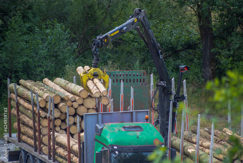 Loading logs with a crane onto a timber truck