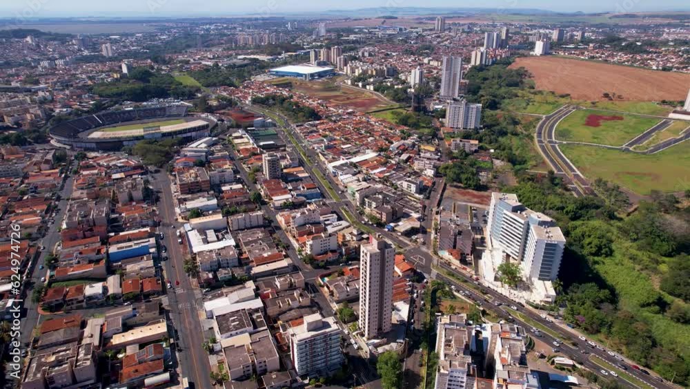Imagem de drone na cidade de Ribeirão Preto São Paulo Brasil, sobre a rua Maria de Jesus Condeixa