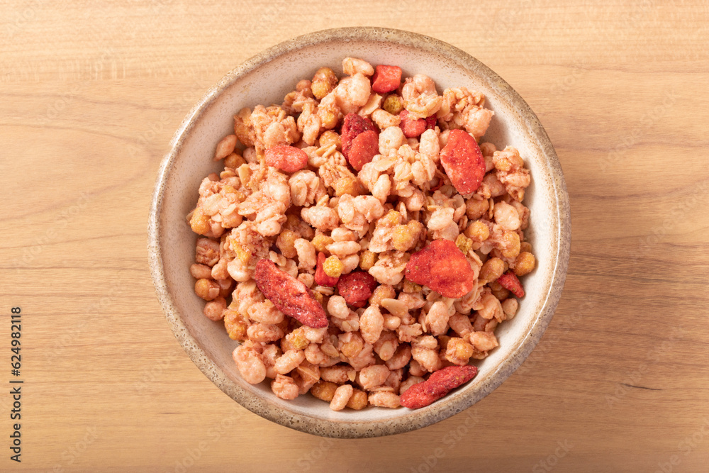 ストロベリーグラノーラ