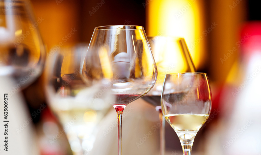 Fototapeta premium Wine glasses with red and white wine