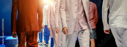 Foto Fashion show with male models on the stage