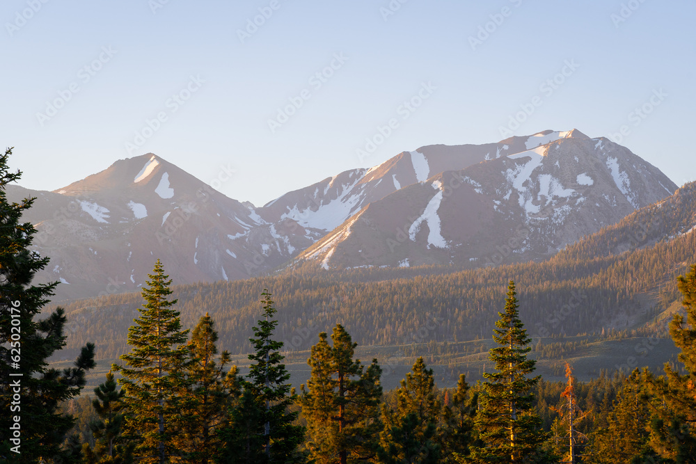 Obraz premium Sunrise in Mammoth Lakes, California