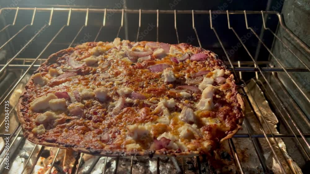 Ultra thin crust barbecue recipe chicken pizza Ultra thin crust barbecue recipe chicken pizza