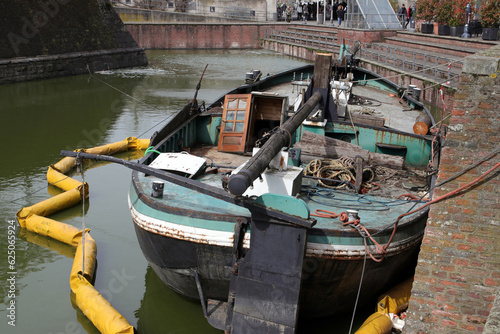 maroder aalschocker im alten hafen düsseldorf photo