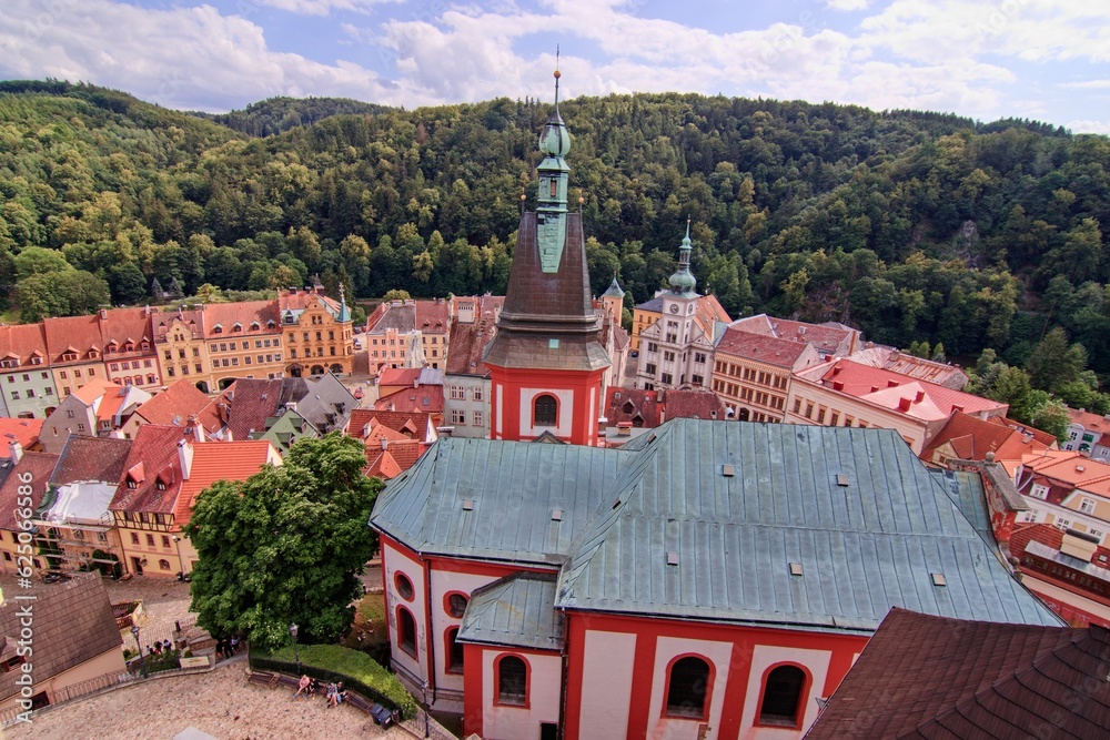 Φωτογραφία A view to the historical city center with dominant church at Loket, Czech republ