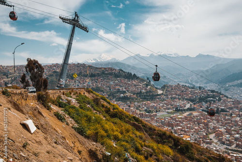 Cable car going up to El Alto