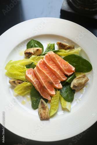 Artichoke salad with salmon