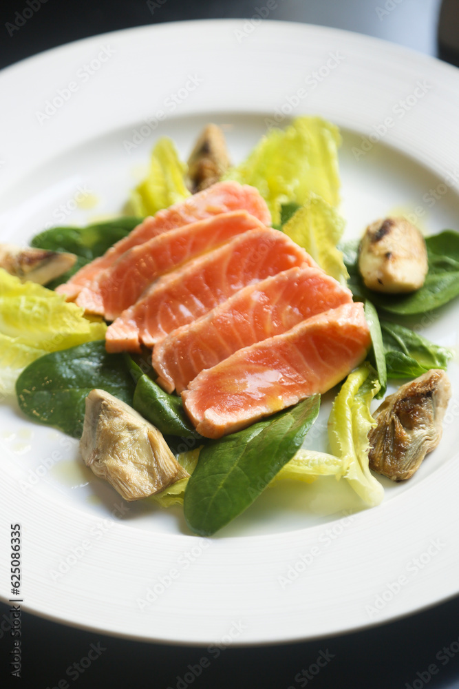 Artichoke salad with salmon