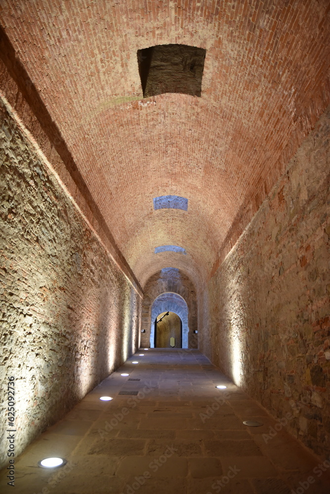 Galerie du fort médiéval à Arezzo. Italie